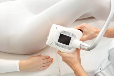 Süpürge masajı, endermoloji. Modelleme ve sağlamlaştırma tedavisi selülitleri ortadan kaldırıyor