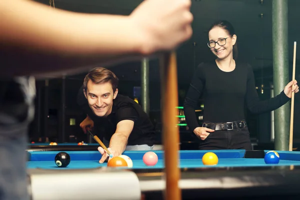 Pool Game People Spelar Biljard Biljard Klubb — Stockfoto