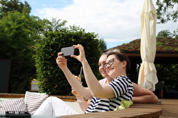 Videogesprek Vrouwen Praten Boodschapper Thuiswerk — Stockfoto