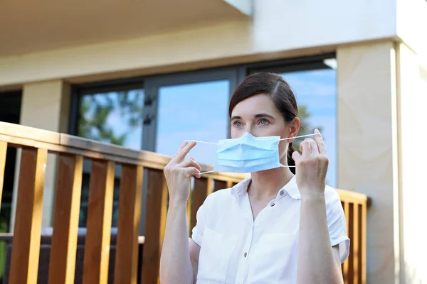 Coronavirus Protection Woman Puts Protective Mask Prevention Protection Infection Healthcare — Stock Photo, Image