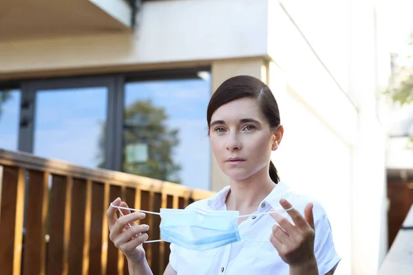 Coronavirus Protection Woman Puts Protective Mask Prevention Protection Infection Healthcare — Stock Photo, Image