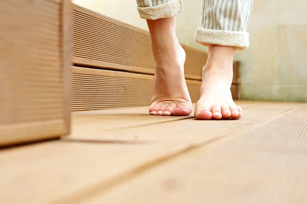 Beautiful Bare Female Feet Woman Standing Barefoot Wooden Floorboards — Stock Photo, Image