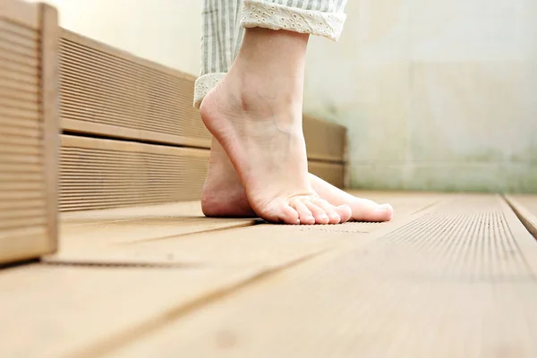 Bare Feet Woman Standing Barefoot Wooden Floor — Stock Photo, Image