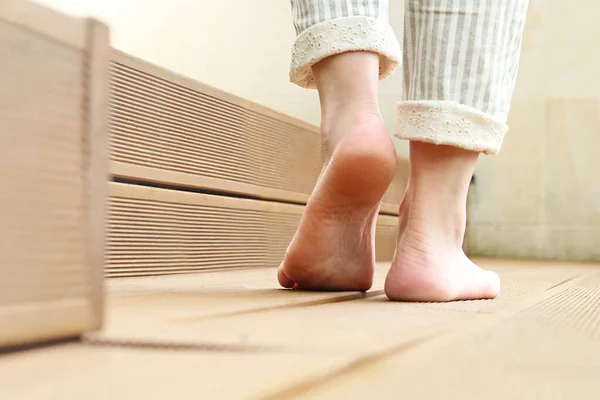 Beautiful Bare Female Feet Woman Standing Barefoot Wooden Floorboards — Stock Photo, Image