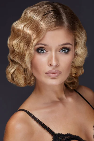 Portret Van Mooie Jonge Blonde Dame Lingerie — Stockfoto