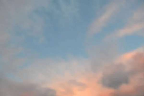 雲とぼやけた空の背景 — ストックベクタ