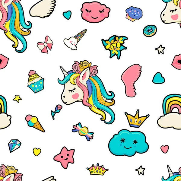 Patrón con caras lindas de unicornios, helados, estrellas, corazones, donas, arcoíris, coronas, magdalenas, alas, nubes — Archivo Imágenes Vectoriales