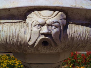 Rock yüz fountaine heykeli