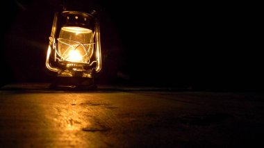 Geceleri gaz lambası