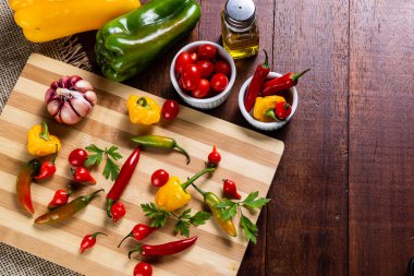 biber domates, sarımsak ve zeytinyağı karışımı.