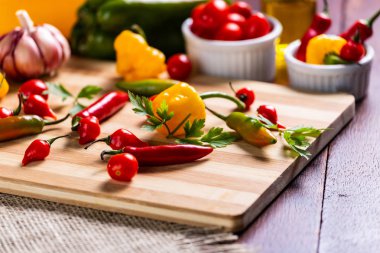 biber domates, sarımsak ve zeytinyağı karışımı.