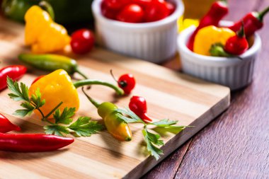 biber domates, sarımsak ve zeytinyağı karışımı.