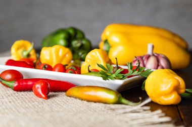 biber domates, sarımsak ve zeytinyağı karışımı.