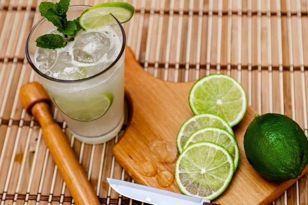 Brasilianische Traditionelle Erfrischende Caipirinha — Stockfoto