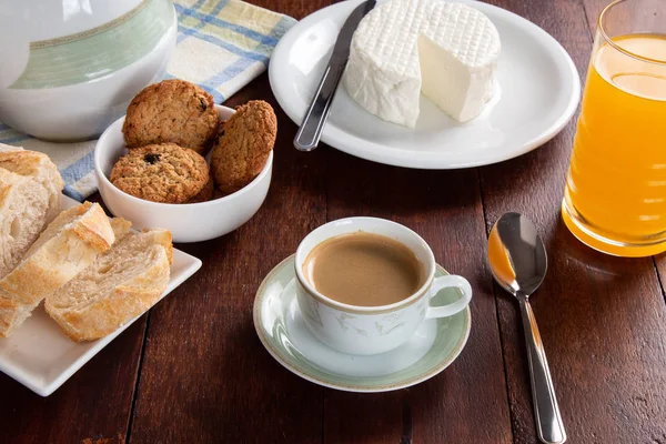 Ontbijttafel Met Italiaans Brood Kaas — Stockfoto