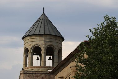 Gürcistan'daki Mtsheta şehirde Svetitskhoveli kilise çan kulesi