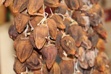 Lezzetli ve tatlı, Kuru hurma