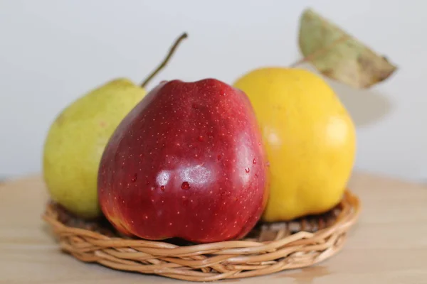 Chutné Šťavnaté Jablko Hrušky Kdoule — Stock fotografie