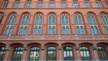 Berlin 'deki Kızıl Belediye Binası