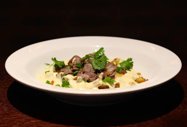 Sığır filetosu ve yemeye hazır gorgonzola kremalı patates