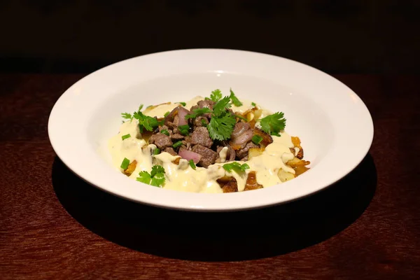Sığır filetosu ve gorgonzola kremalı patates