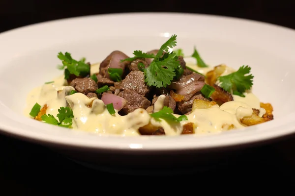 Sığır filetosu ve gorgonzola kremalı patates
