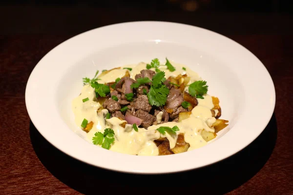 Sığır filetosu ve gorgonzola kremalı patates