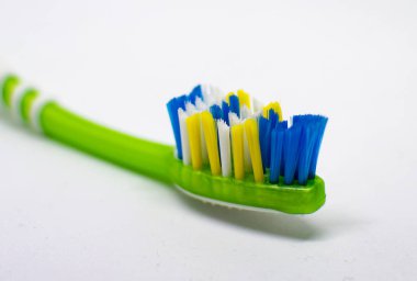 Taze ve yeni diş fırçası eskiiyor