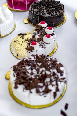 Çikolata ve krema kek turda temel