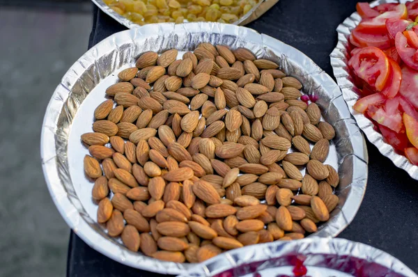 Amandes Dans Une Assiette Pour Manger Habiller Nourriture — Photo