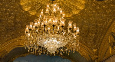 Işıklar açık için dış Altın Tapınak girişi asılı avize