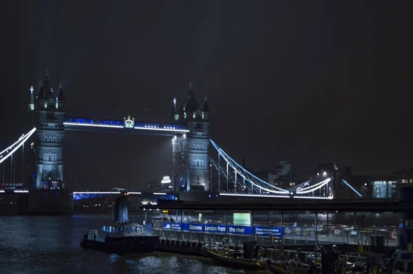 Blauwe Lichten Zich Concentreren Londen Tower Bridge Het Uitzicht Vanaf — Stockfoto