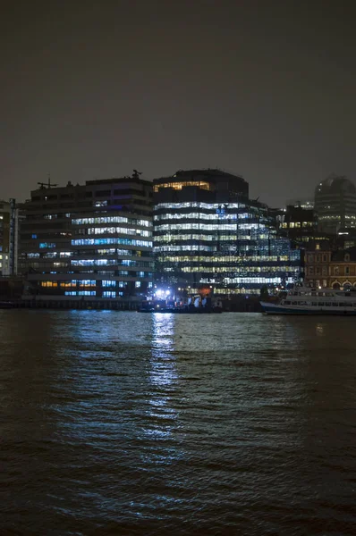 Offices Bank River Thames Illuminated Lights Having Reflection Water — Stock Photo, Image