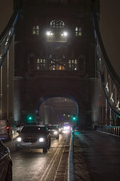 Verkeer Langs Tower Bridge Theems Bij Nacht — Stockfoto