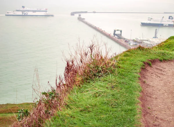 Sentiero sopra il mare nella zona di dover in Inghilterra — Foto Stock