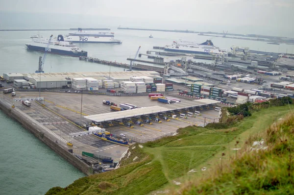 Haven van Dover zichtbaar vanaf de top van de heuvel in kent — Stockfoto