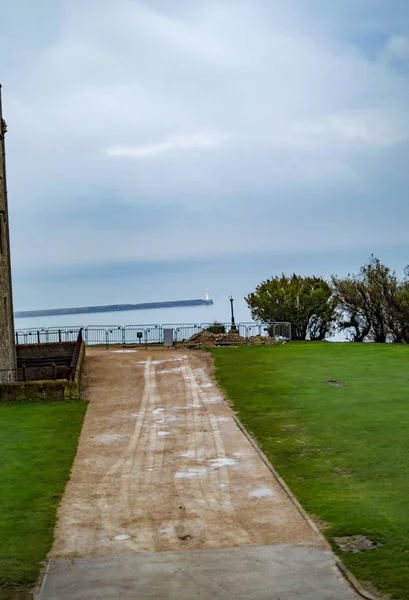 Una strada polverosa all'interno del dover park nel castello — Foto Stock