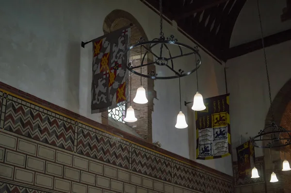Світло і лампи в церкві в замку Дувр — стокове фото