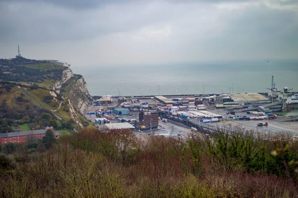 El cielo nublado sobre el puerto de dover — Foto de Stock