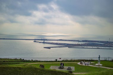 İngiltere'de dover limanının büyük çimenler