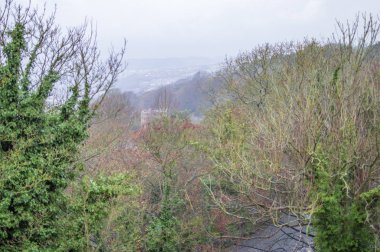 Dover kayalık dağlardan ve diğer tepelerden bir sahne