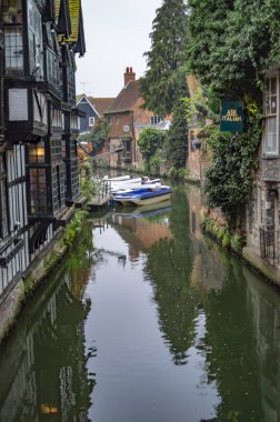 Cadı cezası için bir sandalye olan bir ev ile Canterbury kanalı.