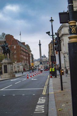 Downing street'ten Trafalgar Meydanı'na giden yol