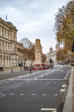 Sütuna giden yol ve Londra'da saraya giden yol