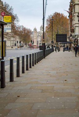 İngiliz parlamentosu ve İngiltere'de kasabaya giden thee yol