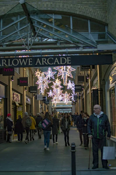 Experiencia de compras en Marlowe arcade en la ciudad de Kent — Foto de Stock