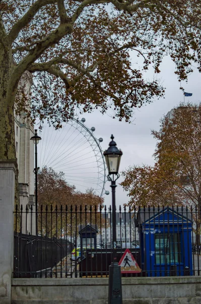 A kilátás a londoni szemet Downing utcában az Egyesült Királyságban — Stock Fotó