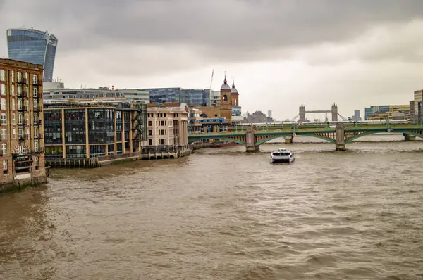 Kilátás egy londoni hídból uk — Stock Fotó