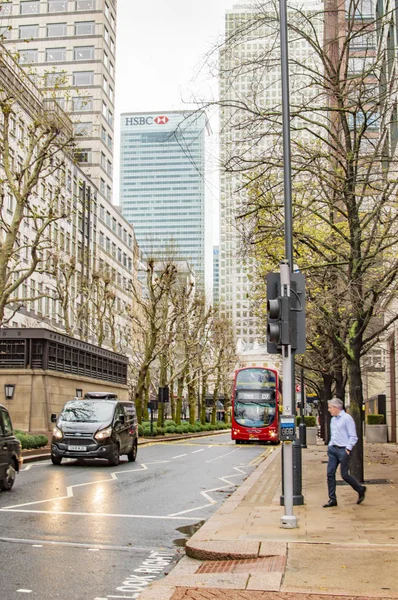 Canary Wharf-öböl épületekkel és Temze folyó és környéke közelében — Stock Fotó