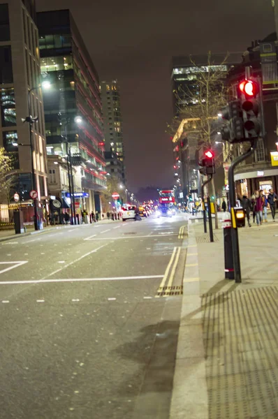 ロンドンの通りと夜と忙しい市場の建物 — ストック写真